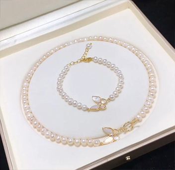 Elegant Freshwater Pearl Jewelry Set with Butterfly Charm