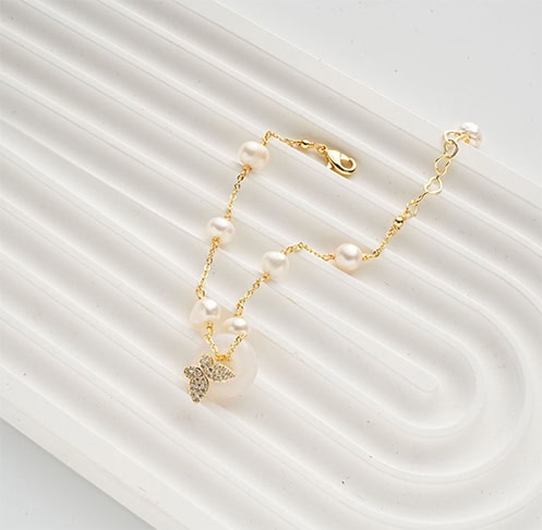 Freshwater Pearl Bracelet with Micro-Zircon Butterfly Charm Freshwater Pearl Bracelet with Micro-Zircon Butterfly Charm