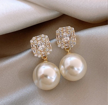 Simple round pearl rhinestone earrings