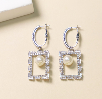 luxury Rectangular Rendant Pearl Earrings
