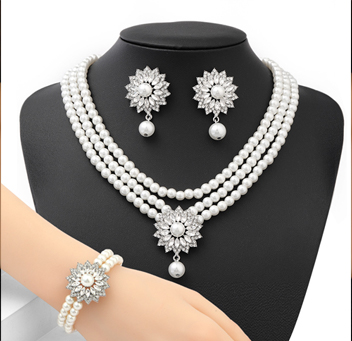 Artisanal Glass Pearl Set with Vintage Design