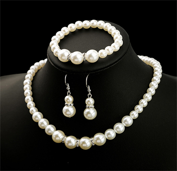 Modern and Minimalist Glass Pearl Set