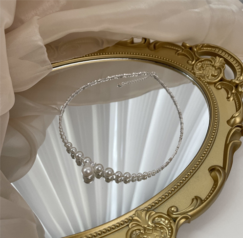 Minimalist Single Glass Pearl Pendant Necklace