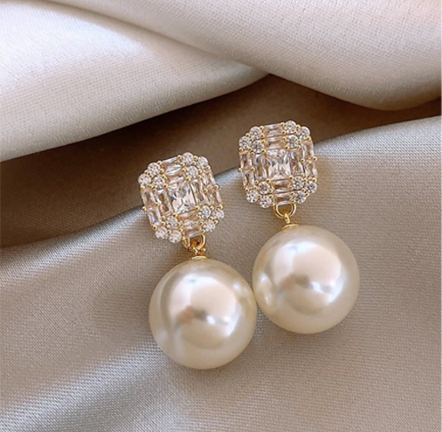 Simple round pearl rhinestone earrings