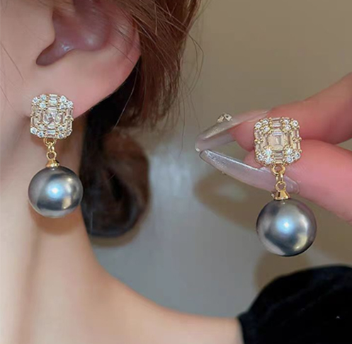 Simple round pearl rhinestone earrings