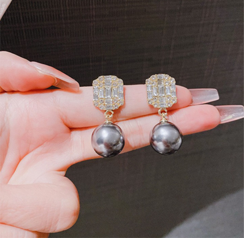 Simple round pearl rhinestone earrings