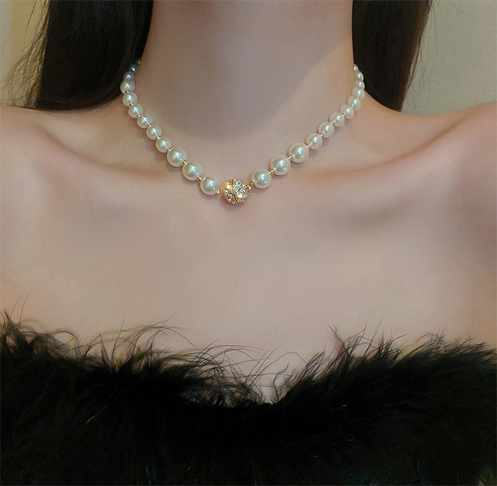 Vintage-Inspired Glass Pearl Choker Necklace