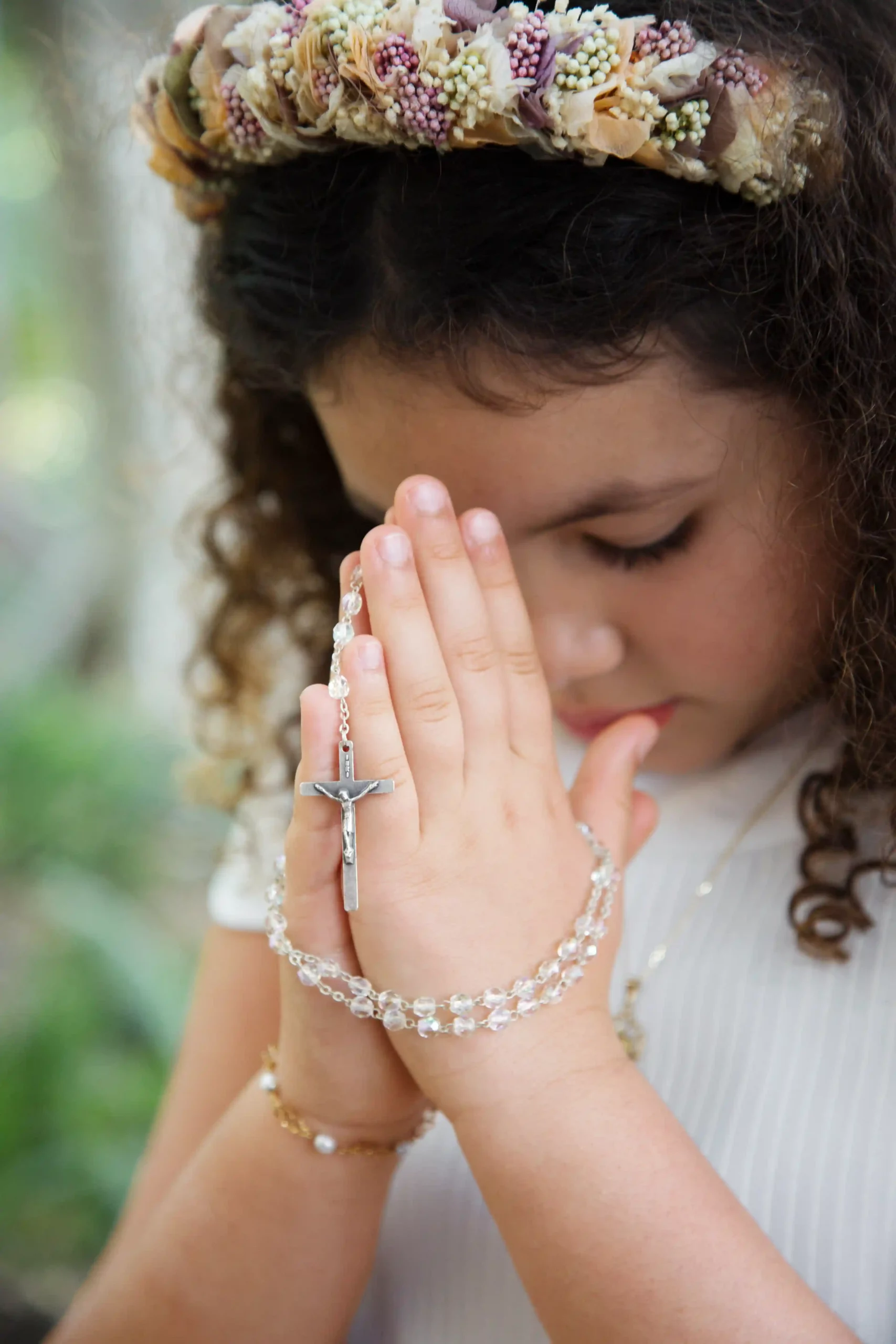 Why Is a Crystal Rosary Necklace Becoming a Thoughtful Choice for Both Faith and Fashion?