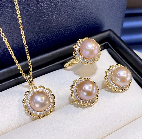 Modern vs. Traditional Pearl Jewelry Styles and Trends 2026